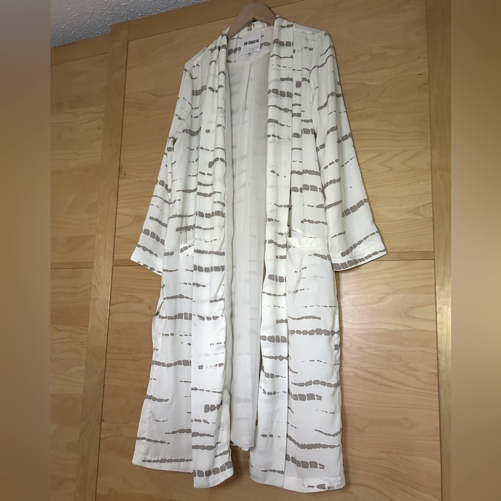 BB Dakota Chiffon Duster Size XL